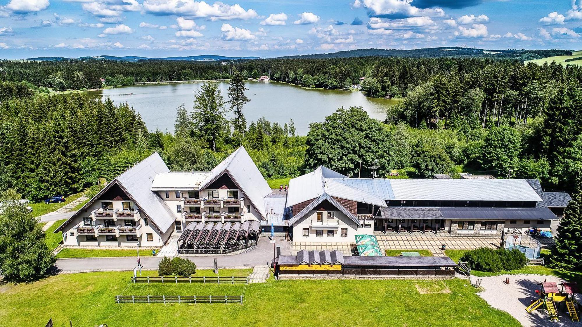 Hotel Hornik Zdar Nad Sazavou Exterior photo