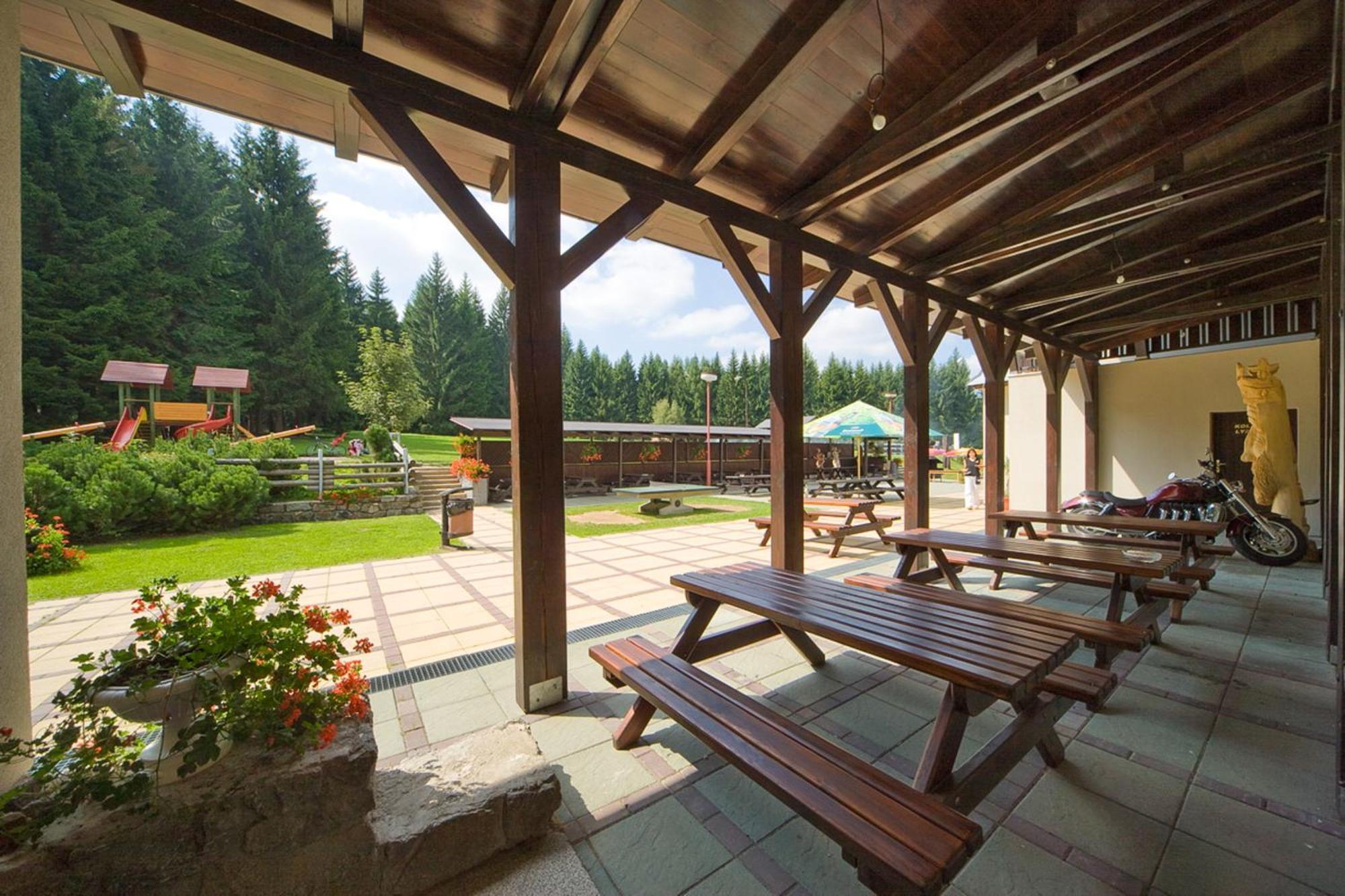 Hotel Hornik Zdar Nad Sazavou Exterior photo